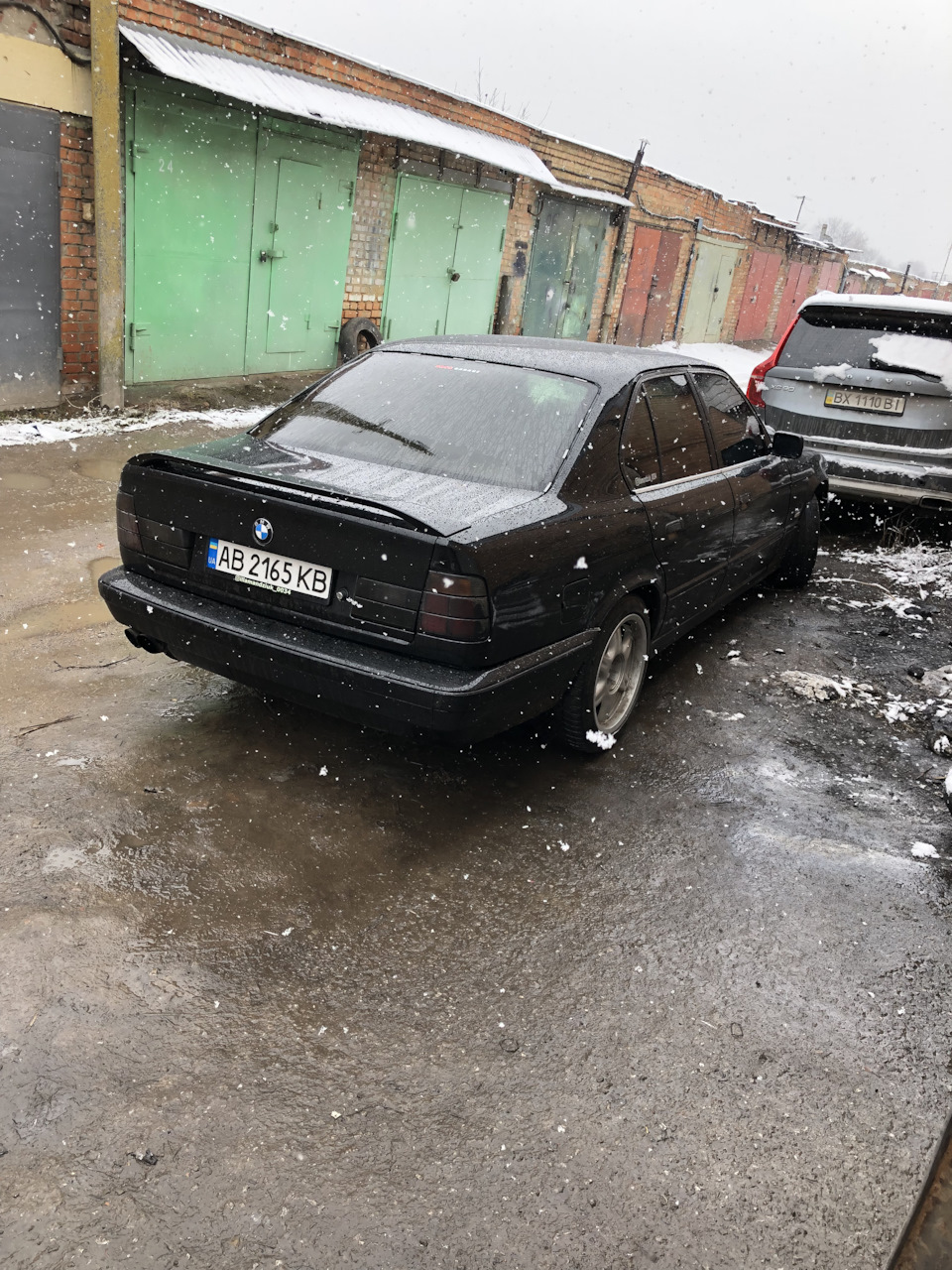 Задня Hella Black та установка спойлера М-тех 1