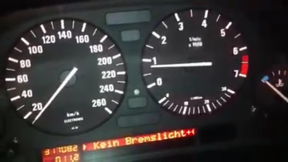 Боротьба з помилкою Kein Bremslicht на BMW E34 1