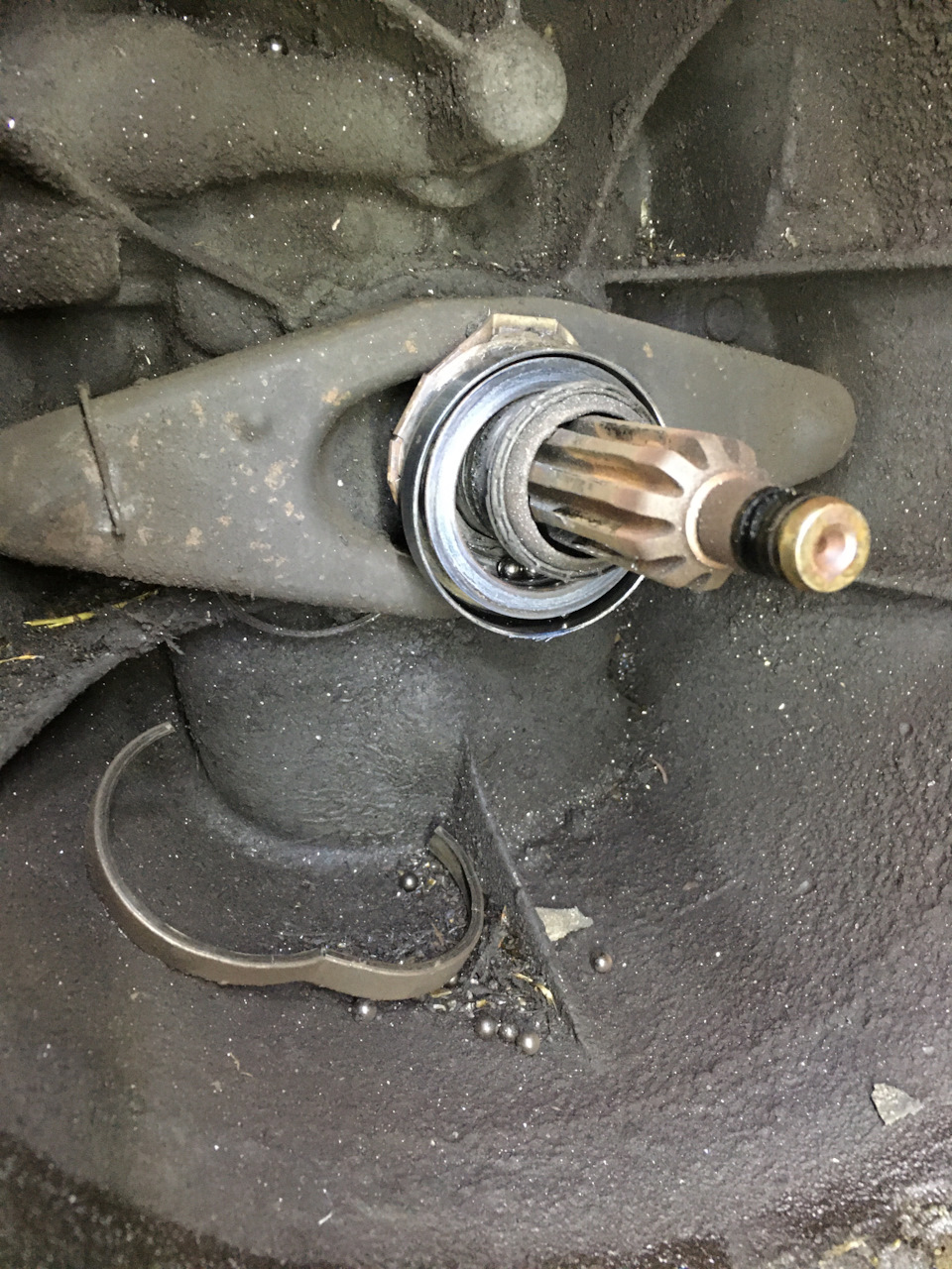 Як не затягувати з вижимним підшипником, що шумить, на BMW 1