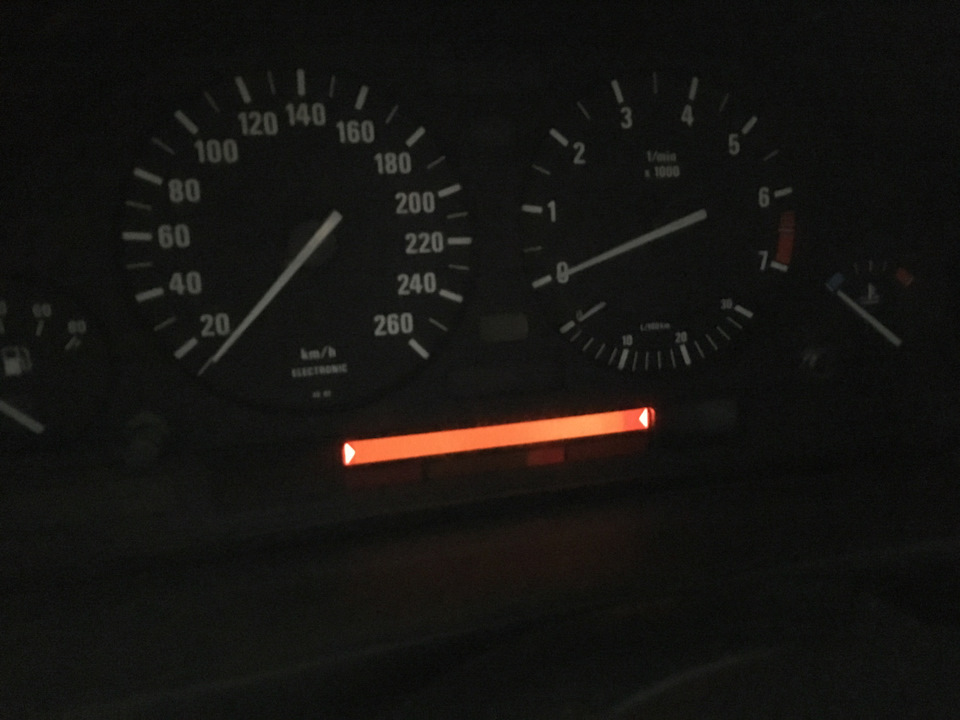 Кінцівник водійських дверей BMW E34 3