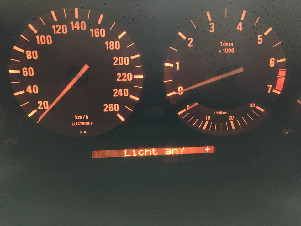 Кінцівник водійських дверей BMW E34 2