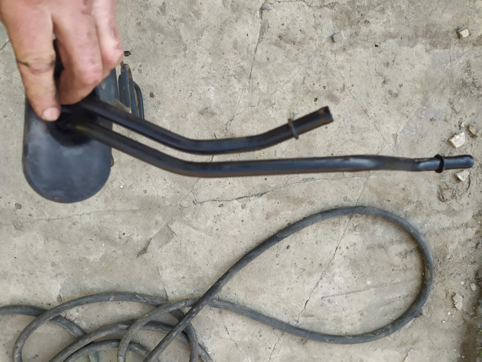 Підготовка до заміни масла в гідропідсилювачі керма BMW E34 2
