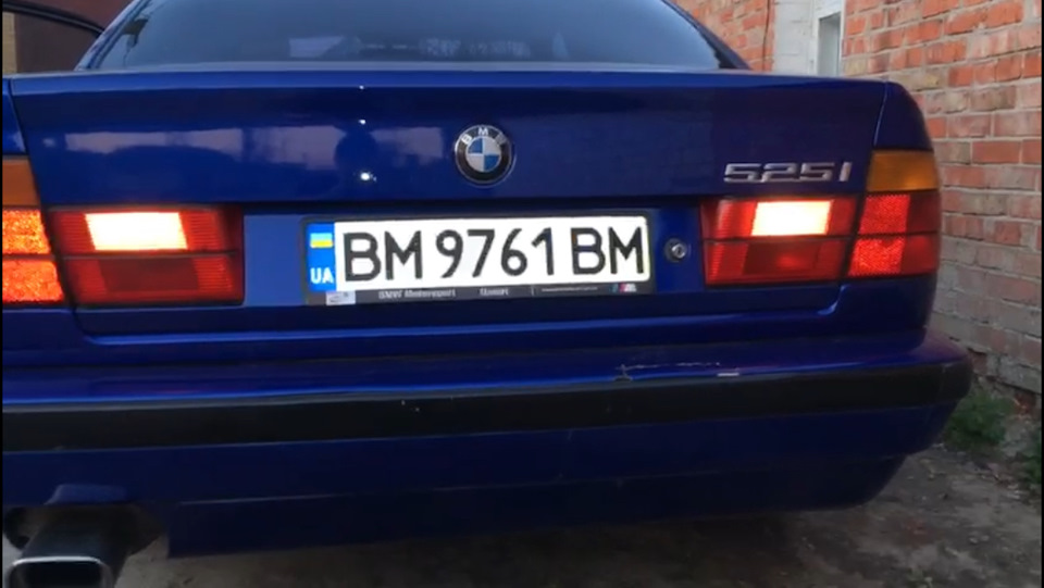 Відновлення освітлення у ліхтарях заднього ходу BMW E34 1