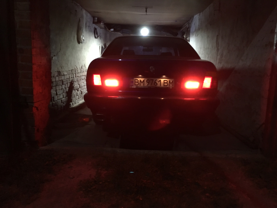 Заміна задніх ліхтарів на BMW E34 5