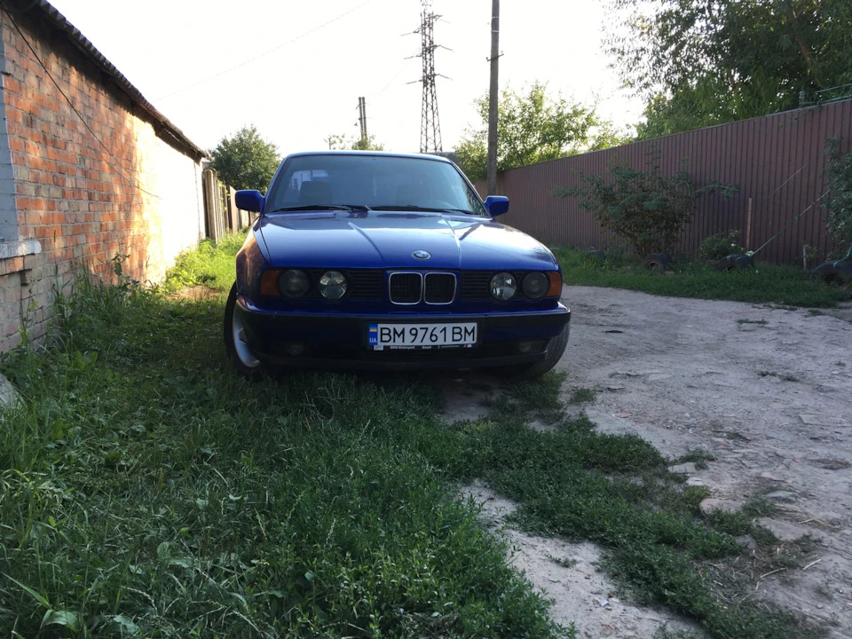 Замінив фари в стилі Hella black на BMW E34