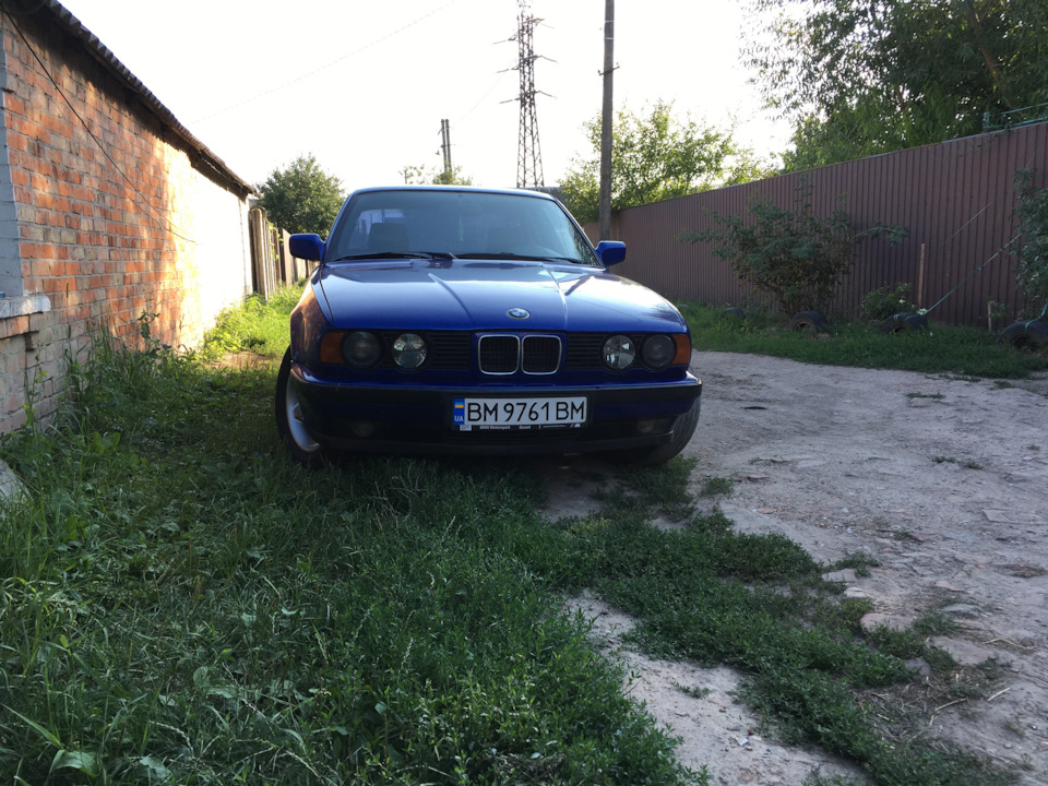 Замінив фари в стилі Hella black на BMW E34 1