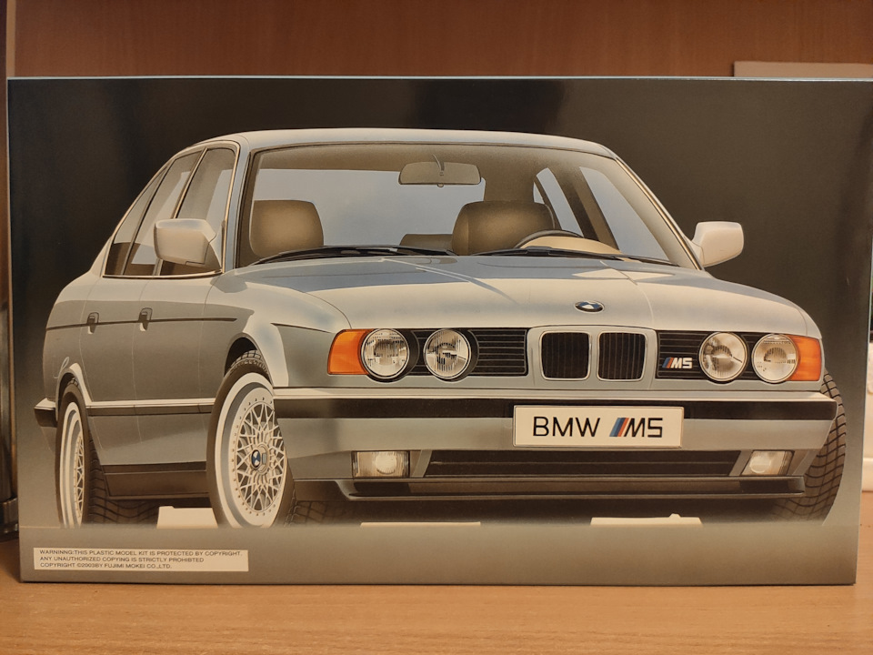 Збірна модель BMW E34 Fujimi 1