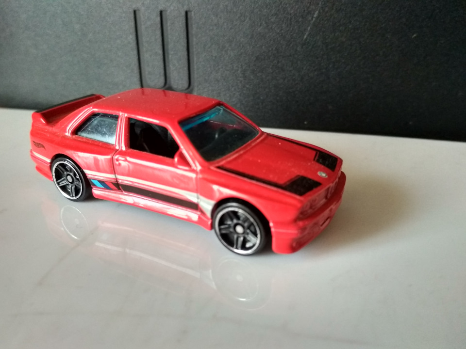 Хоббі. Hot Wheels BMW 2