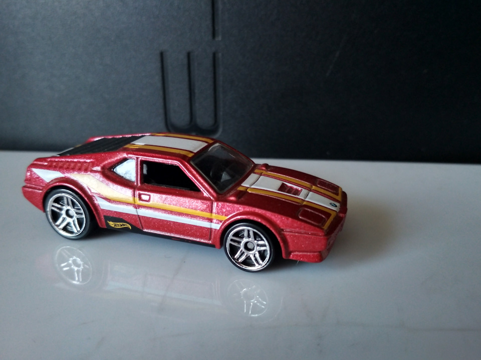 Хоббі. Hot Wheels BMW 5