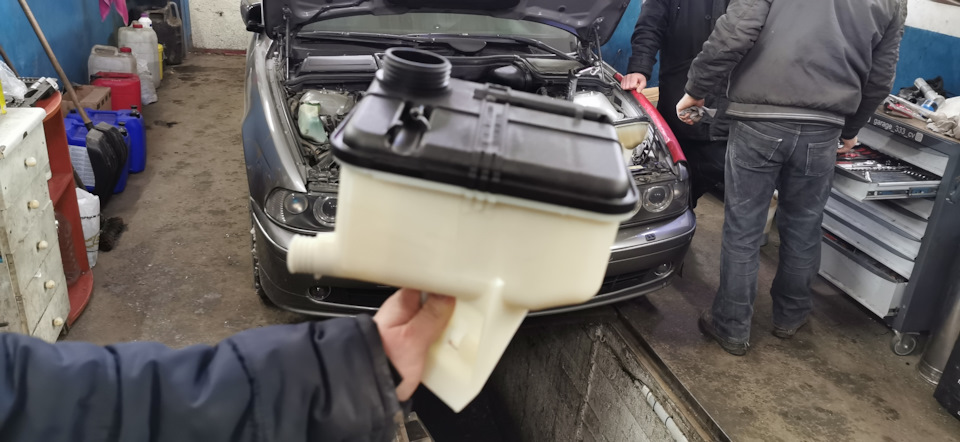 Розширювальний бачок М57 е39 2