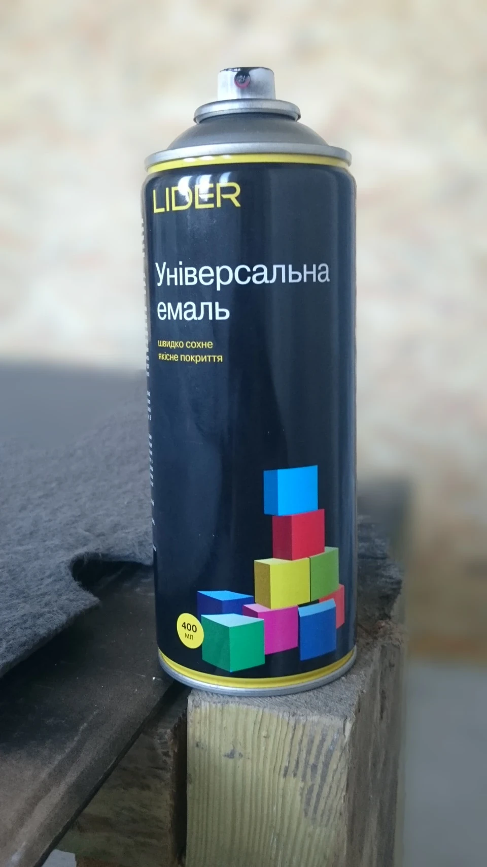 Чорна обшивка багажника