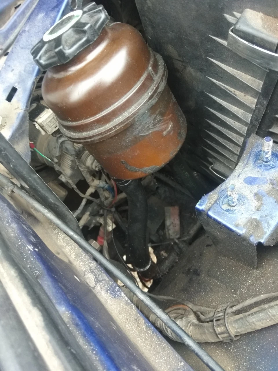 Тече ГУР BMW e34