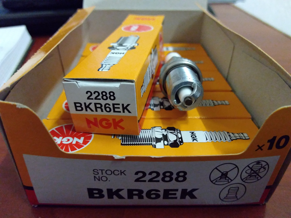 Свічки NGK BKR6EK 1