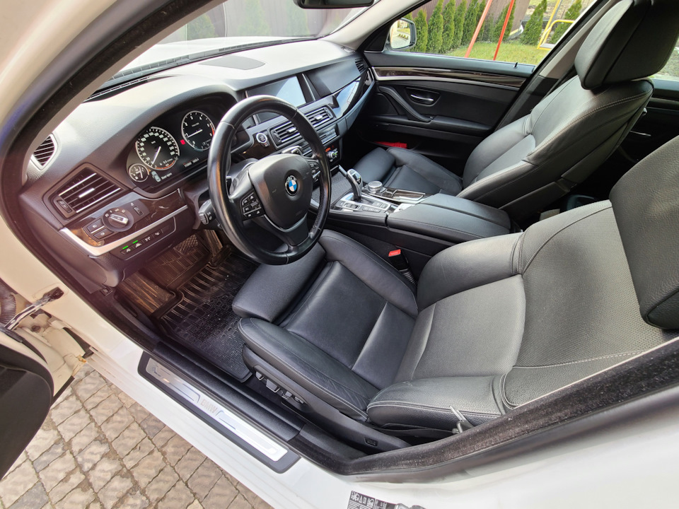 Прибирання салону в Self Detailing Studio 1