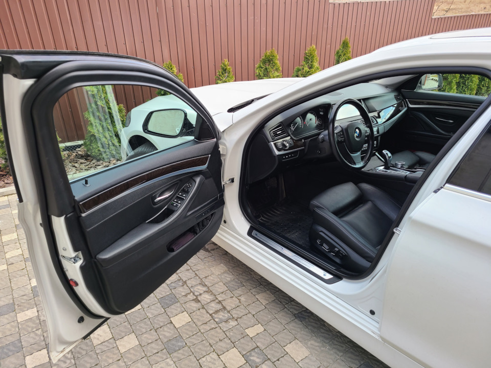 Прибирання салону в Self Detailing Studio 2