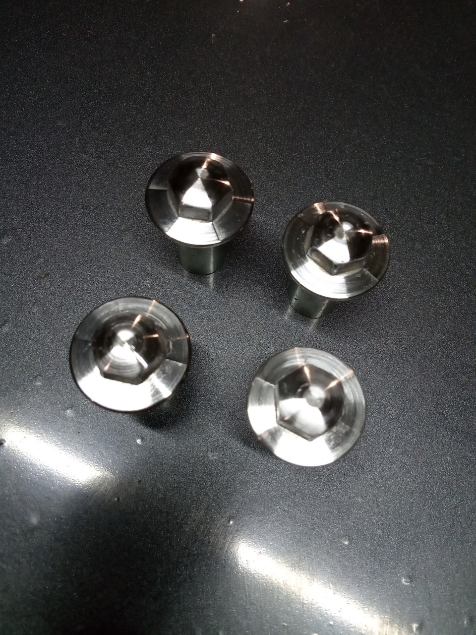 Фарбування клапанної кришки та впуску 4