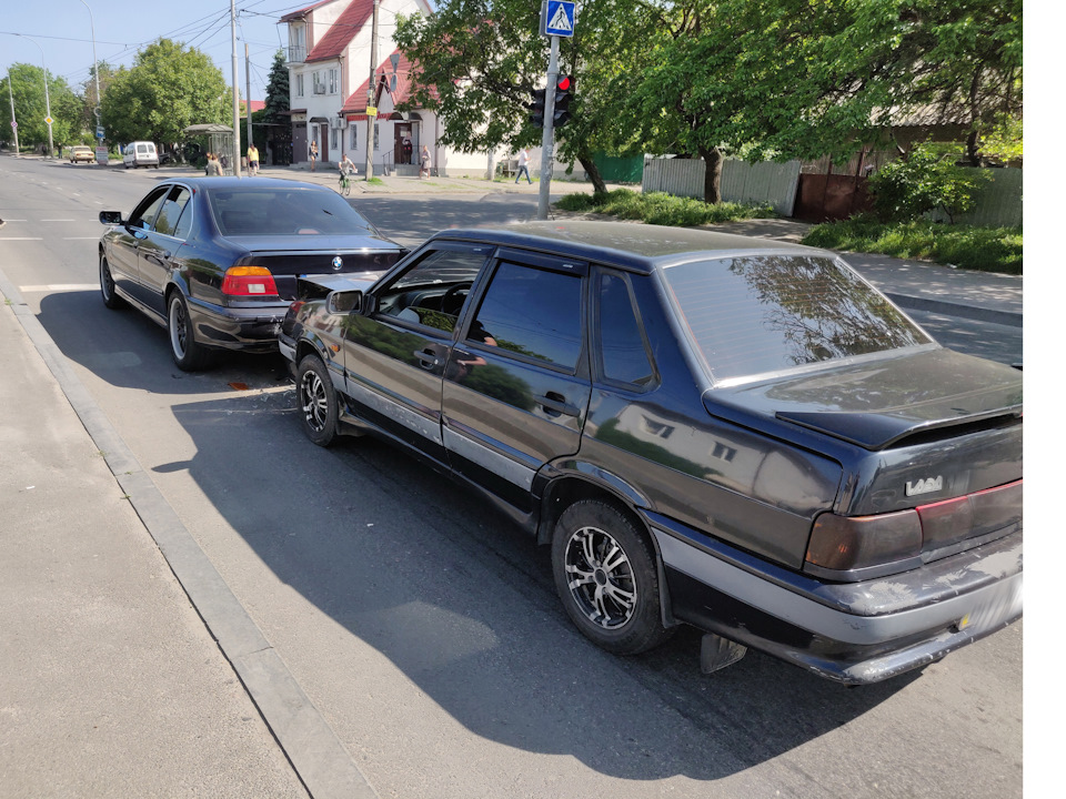 День, вулиця, світлофор, ну і BMW (класика жанру) 1
