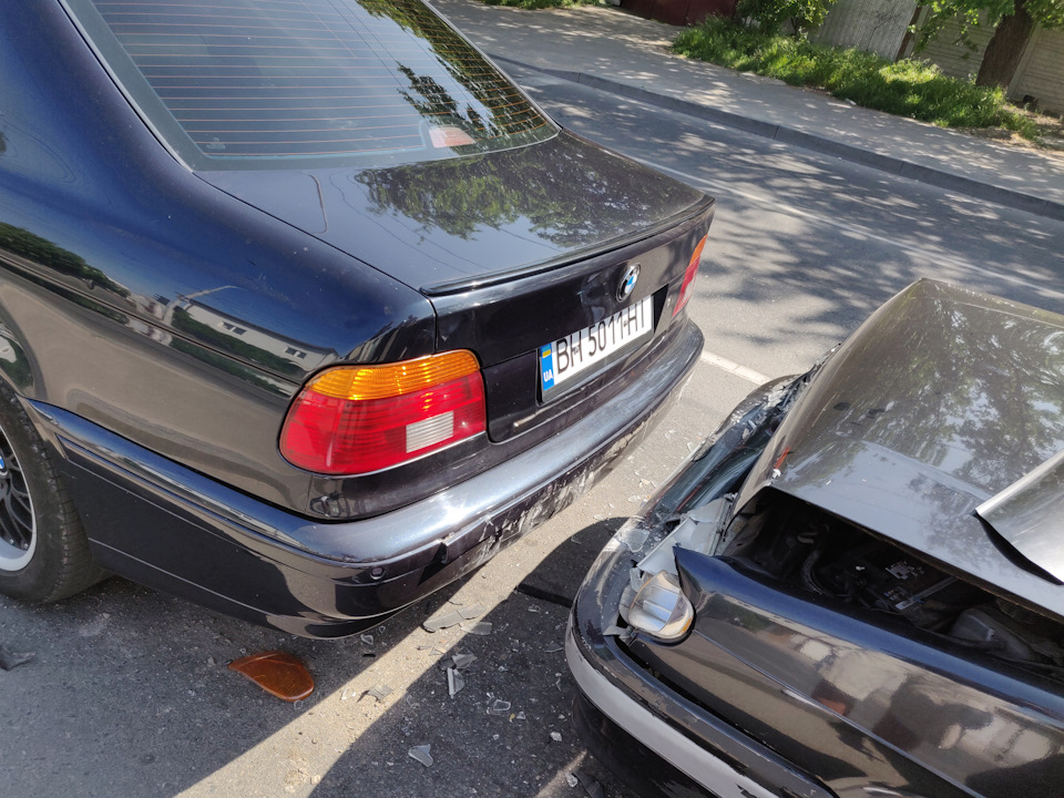День, вулиця, світлофор, ну і BMW (класика жанру) 3