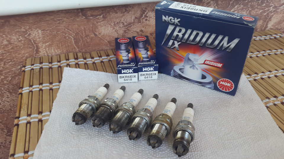 Зміна свічок NGK 1