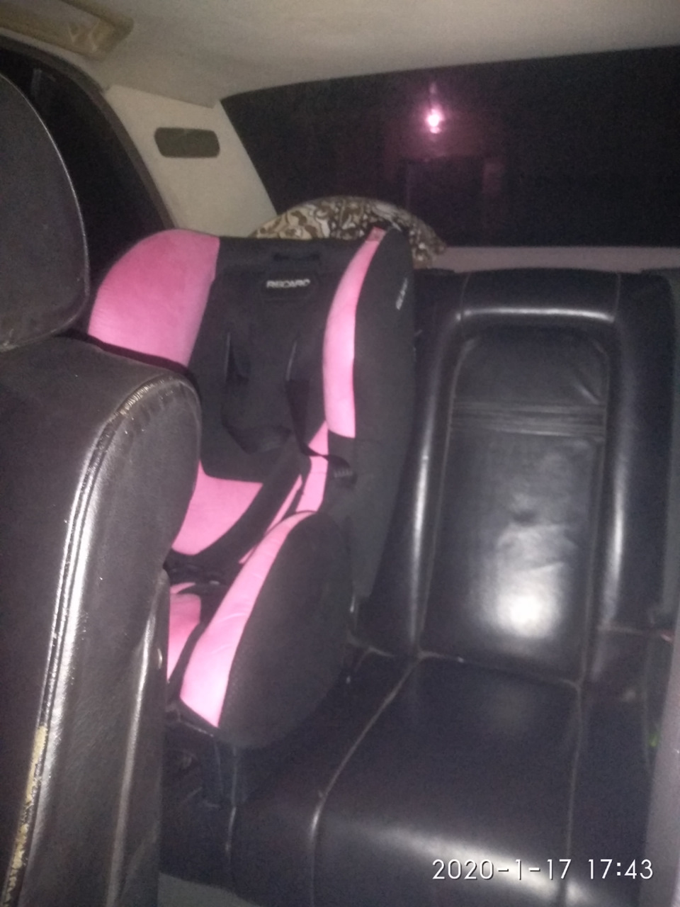 Установка дитячого автокрісла в Е34 2