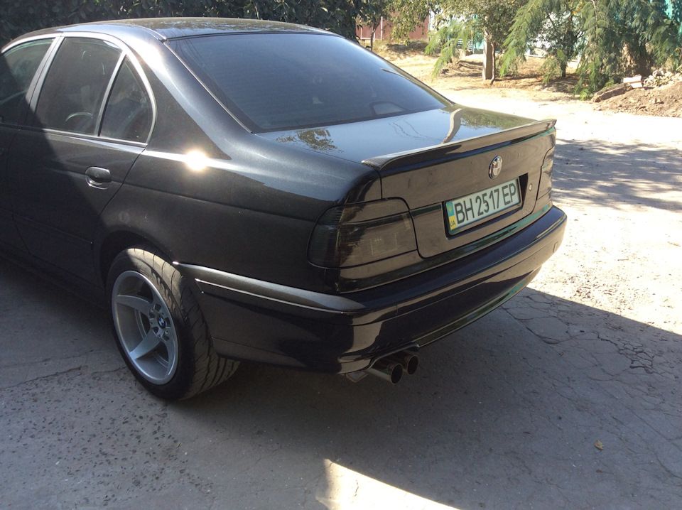 Бленда на багажник Carbon 2