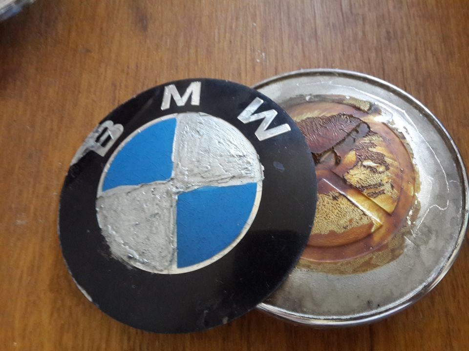 Емблема BMW 5