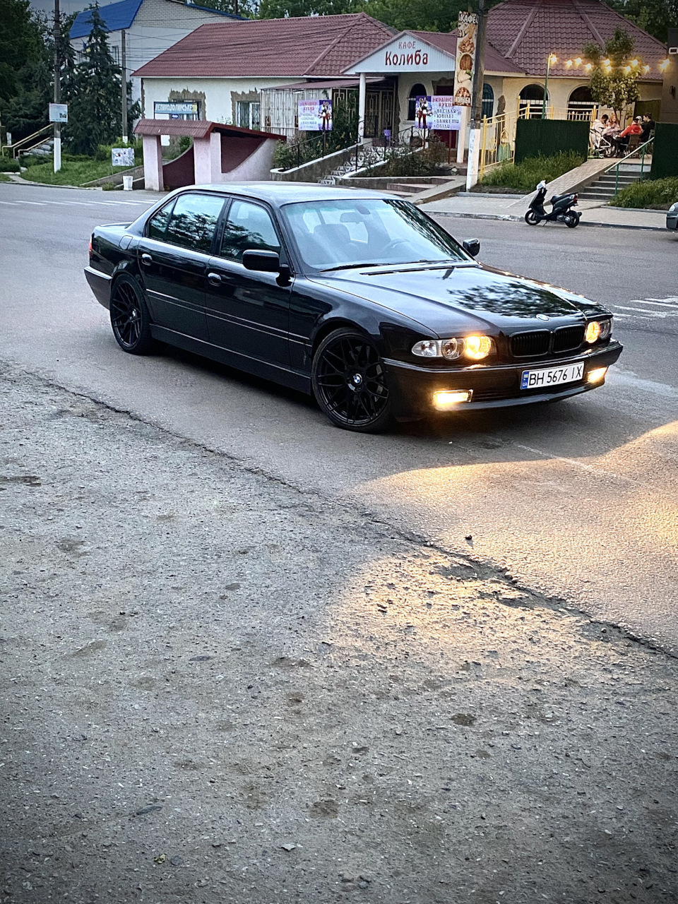 Виїхав 1