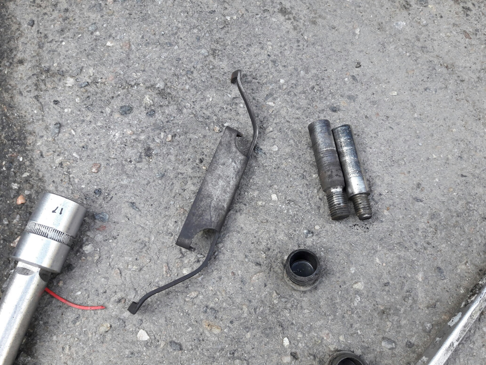 Заміна гальмівних колодок. 4