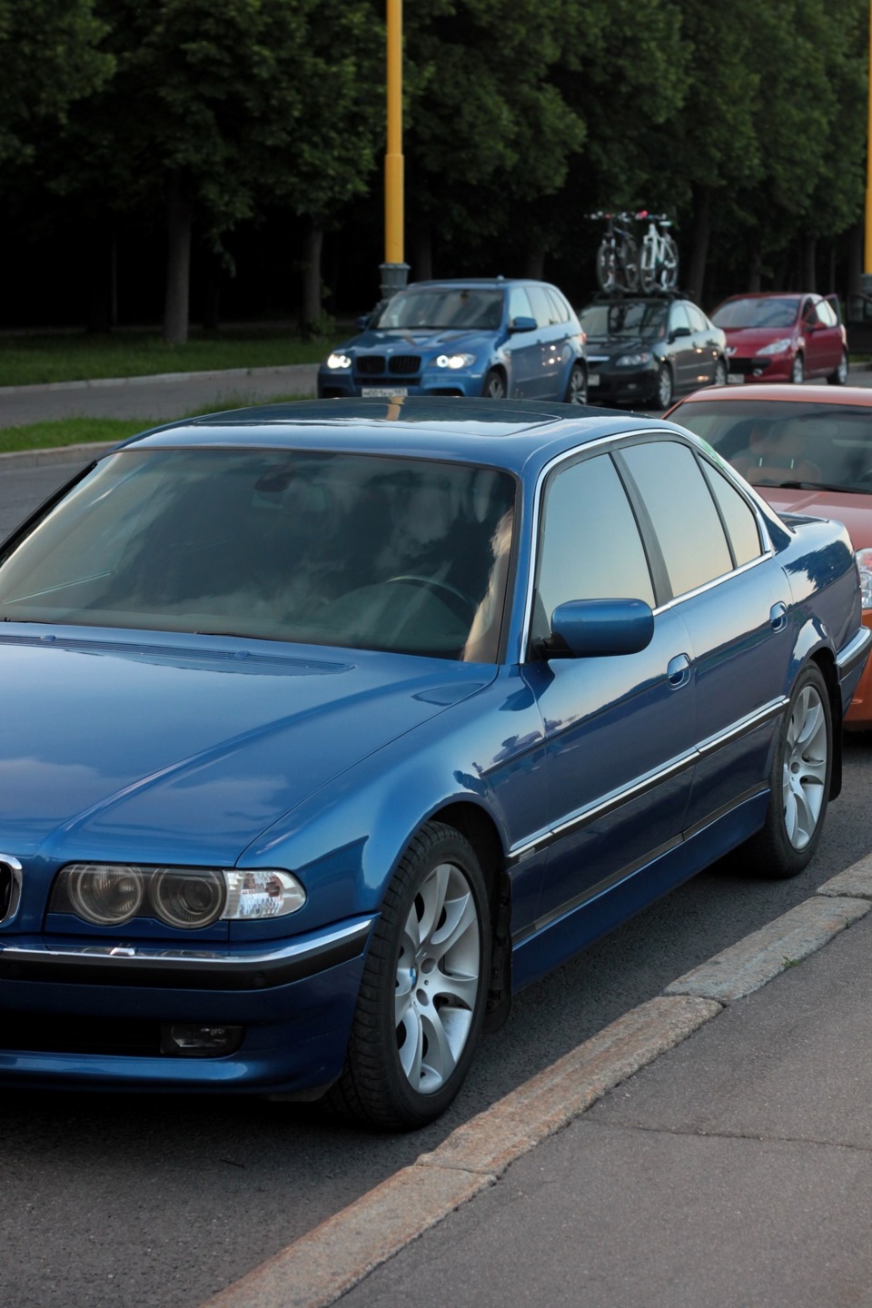 Зустріч. BMW 7 series MONTE-CARLO BLAU 1