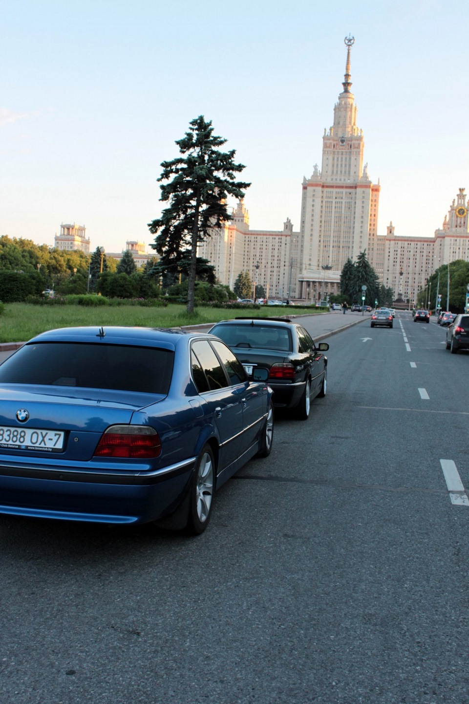 Зустріч. BMW 7 series MONTE-CARLO BLAU 5