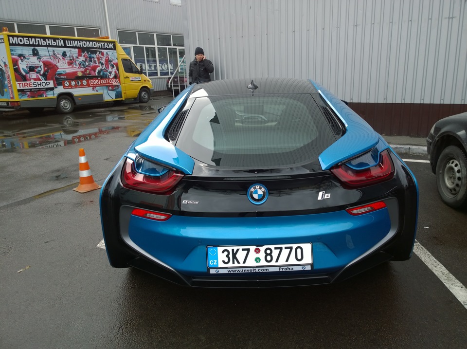 BMW i8 на вулиці, люди в шоці 5