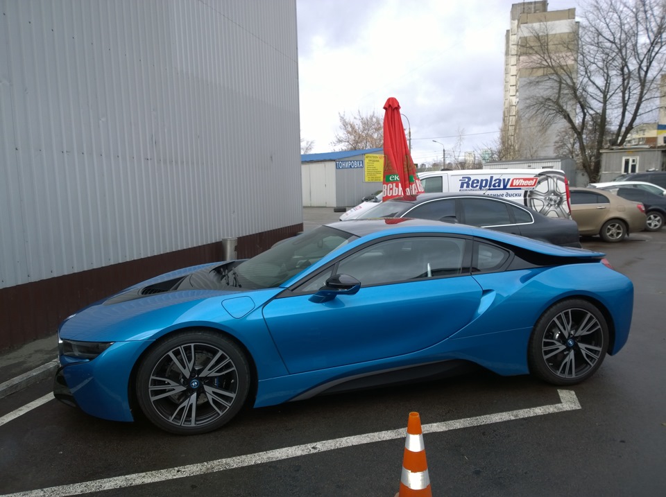 BMW i8 на вулиці, люди в шоці 3