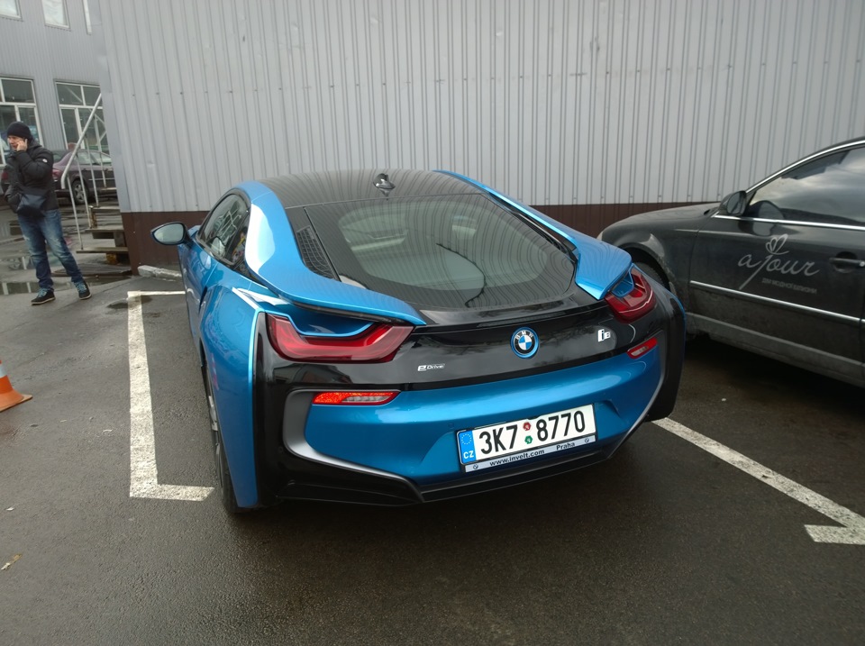 BMW i8 на вулиці, люди в шоці 4