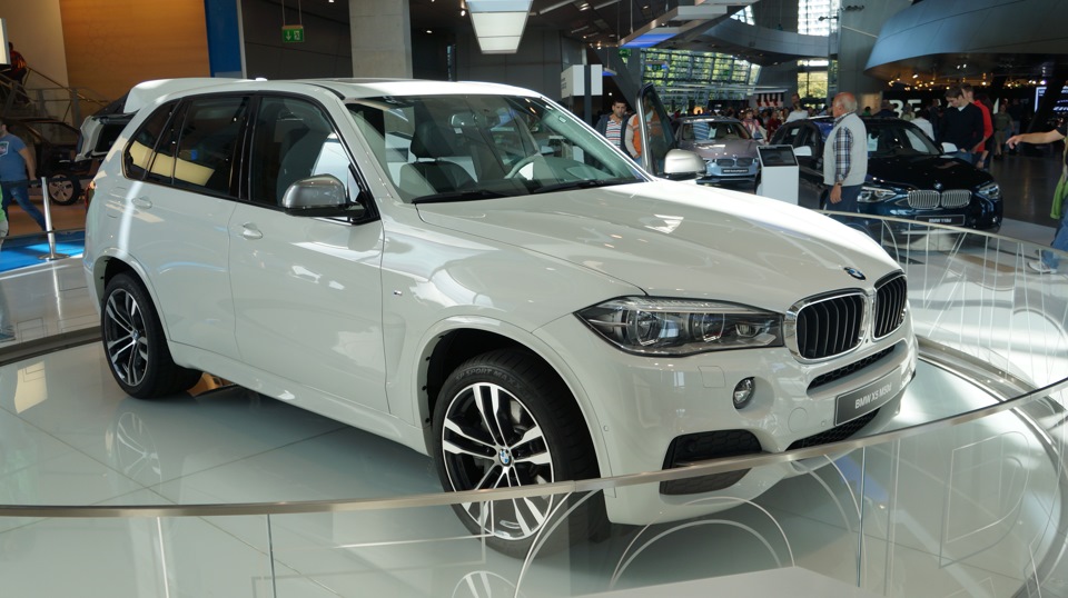 BMW Welt und museum. Мюнхен. Німеччина. 1