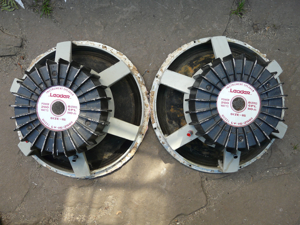 Продаю 2 сабвуфери 15 дюймів Чутливість 110 db 3