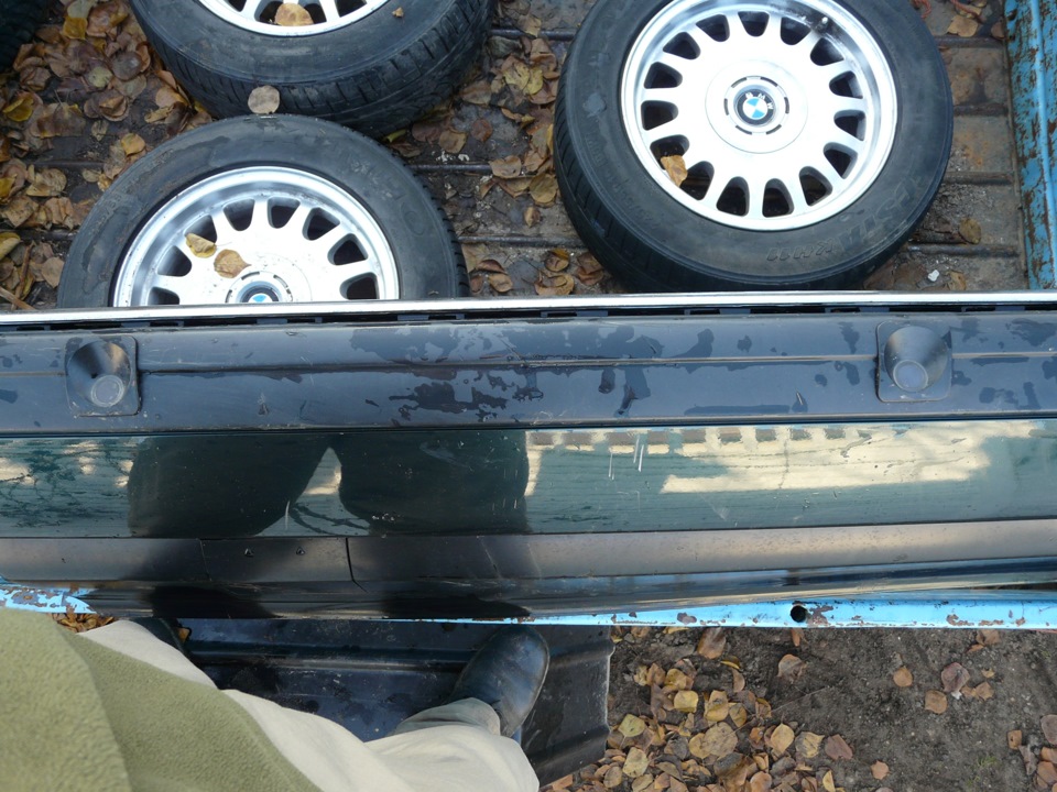 Продам задній бампер зі стоковими датчиками парктроніка. Колір 324 (Oxfordgreun metallik). 4