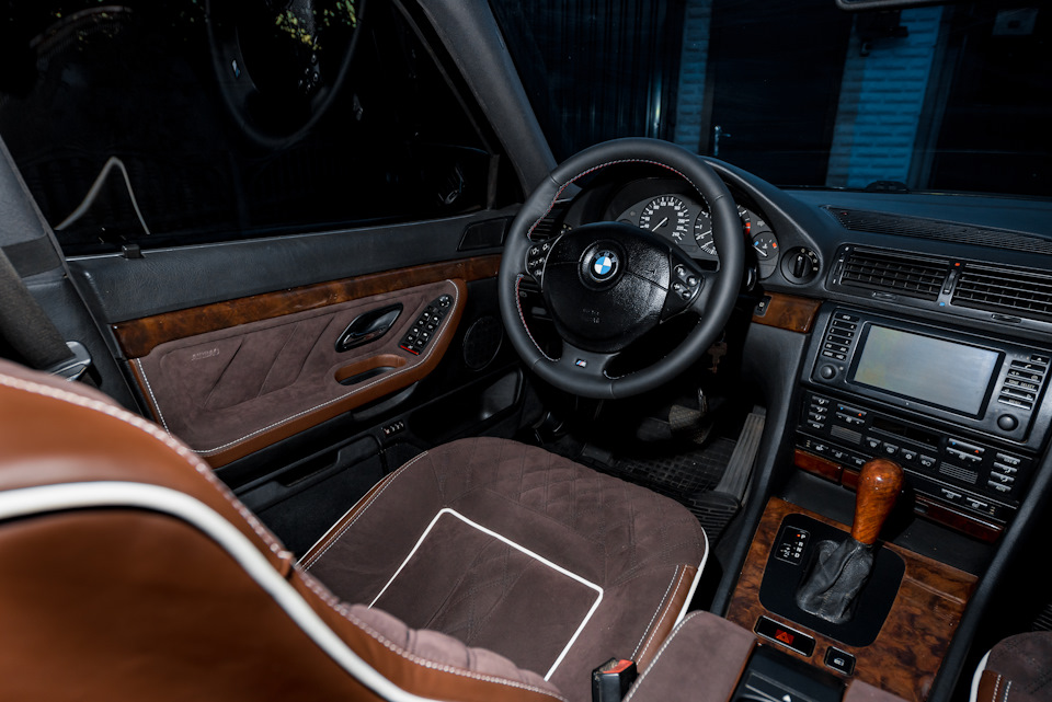 Перетяжка салона BMW e38 4