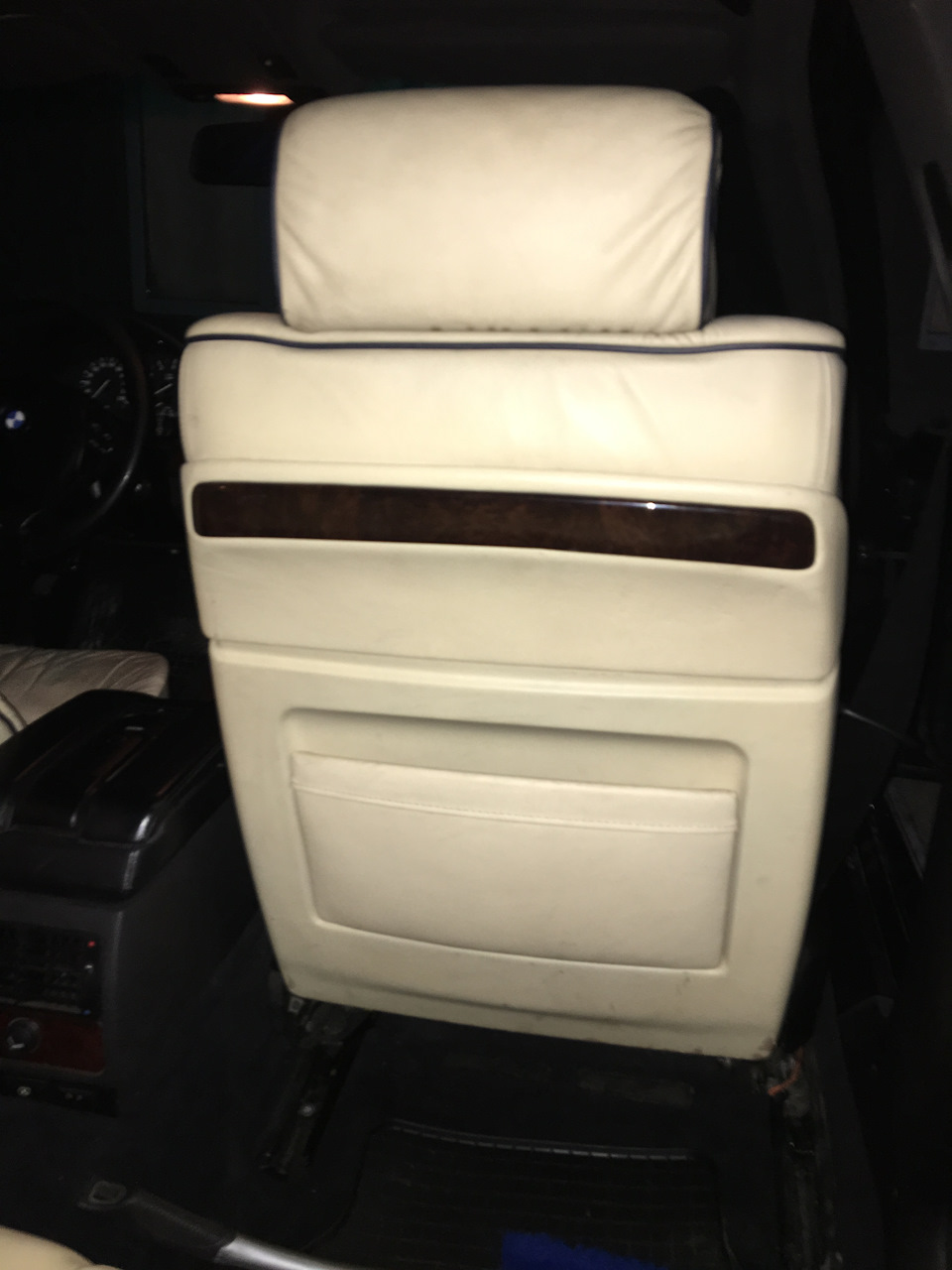 Перетяжка салона BMW e38 3