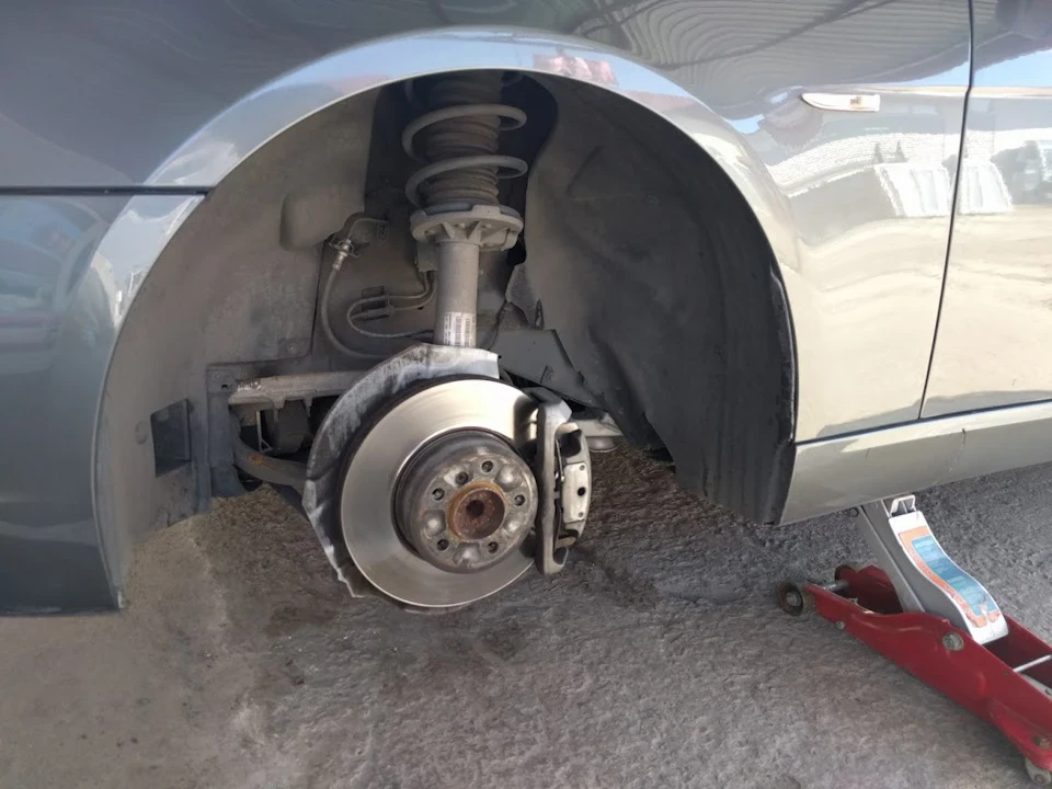 Купив дві покришки 255х45R19 та підкрилок переднього колеса