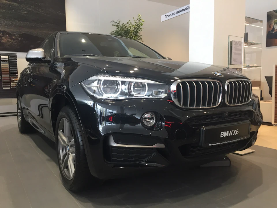 Заїжджав до дилера BMW.