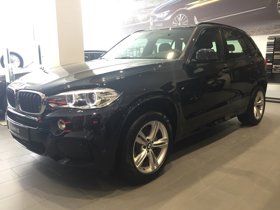 Заїжджав до дилера BMW. 3