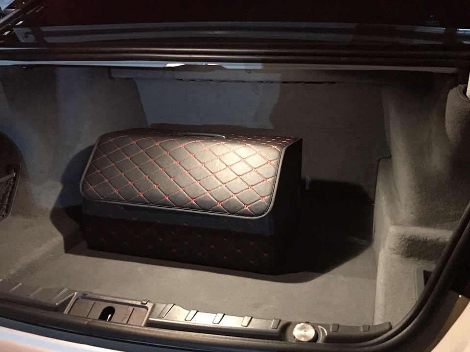 Leather trunk organizer with red diamond stitching, або саме так його знайшов) 2