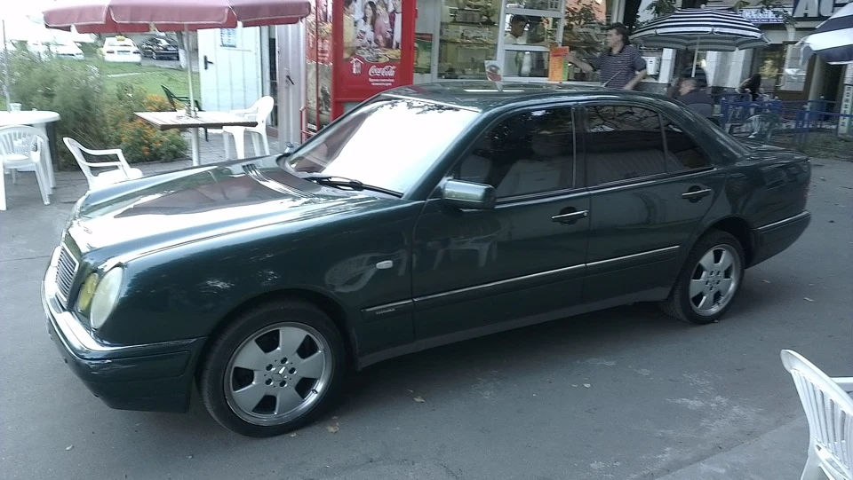 два німці і одна японка)))