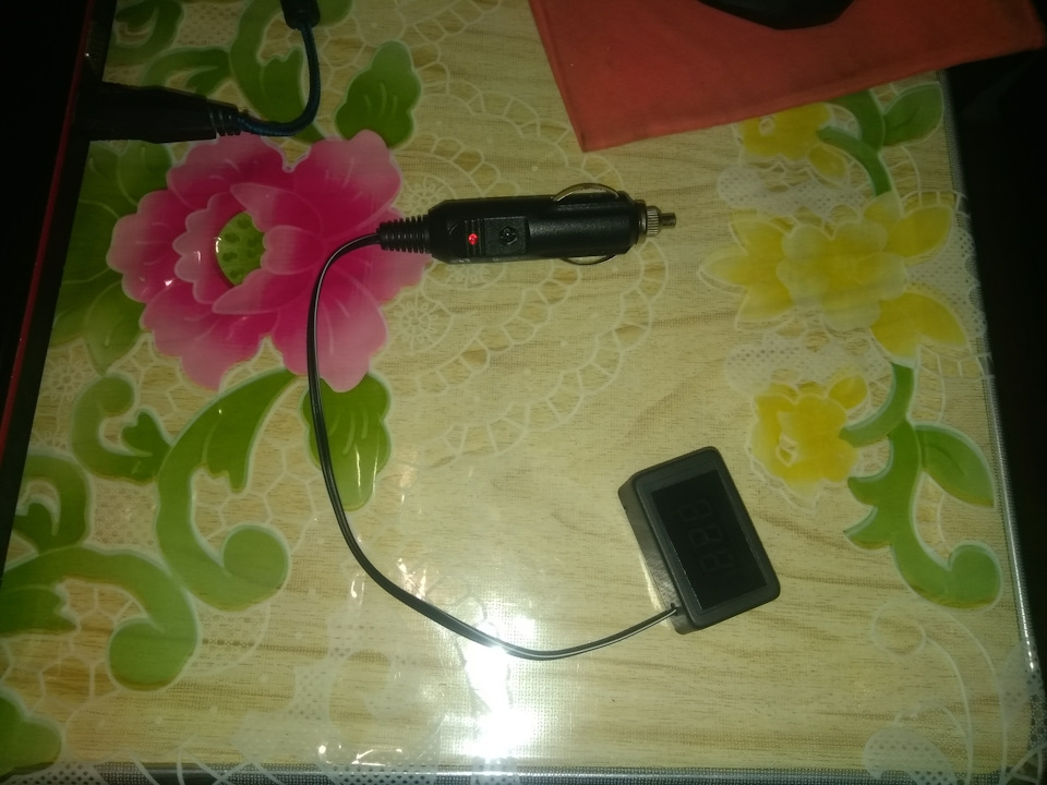 Похідний вольтметр у машину 1