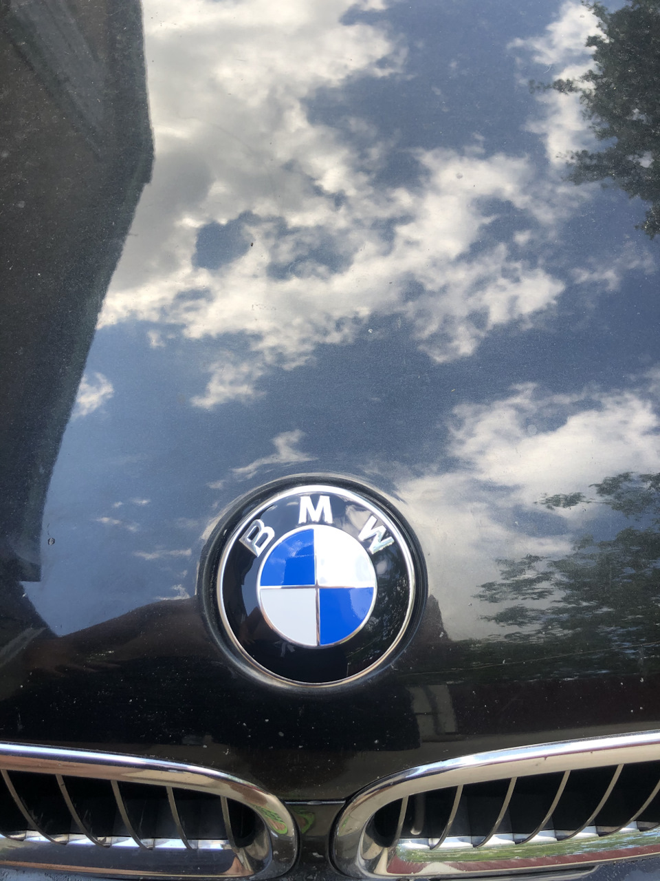 Дрібно та приємно. Новий значок BMW 2