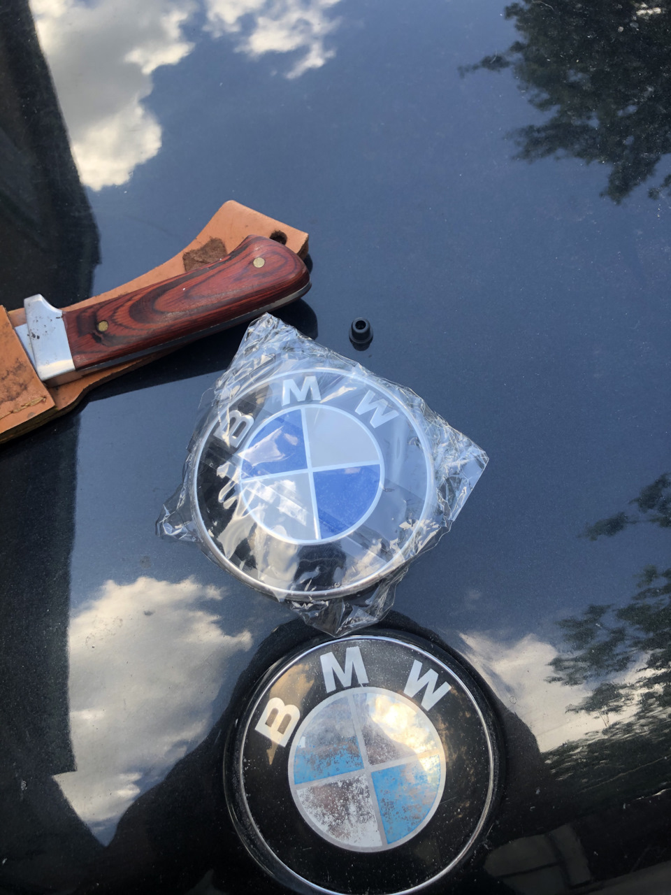 Дрібно та приємно. Новий значок BMW 1