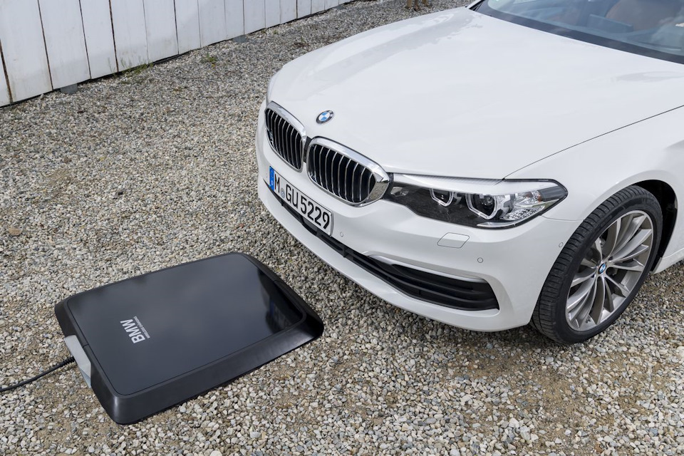 BMW випустить бездротову зарядну станцію 1