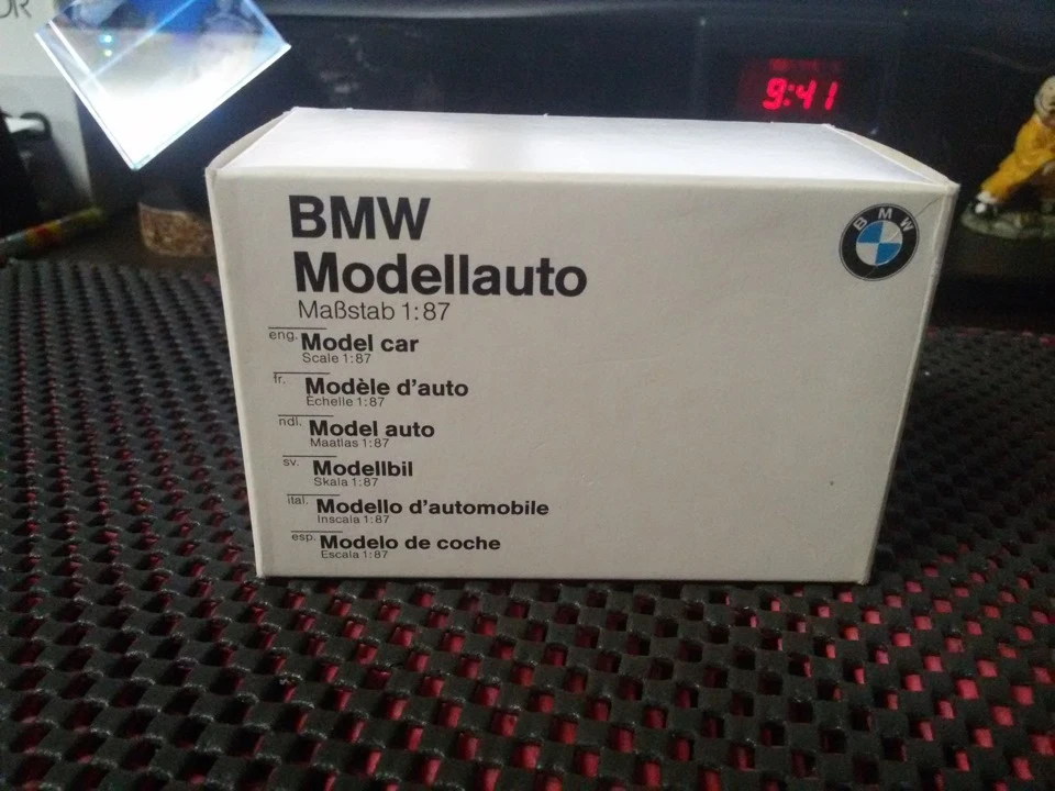 Колекційна масштабна модель BMW Е32