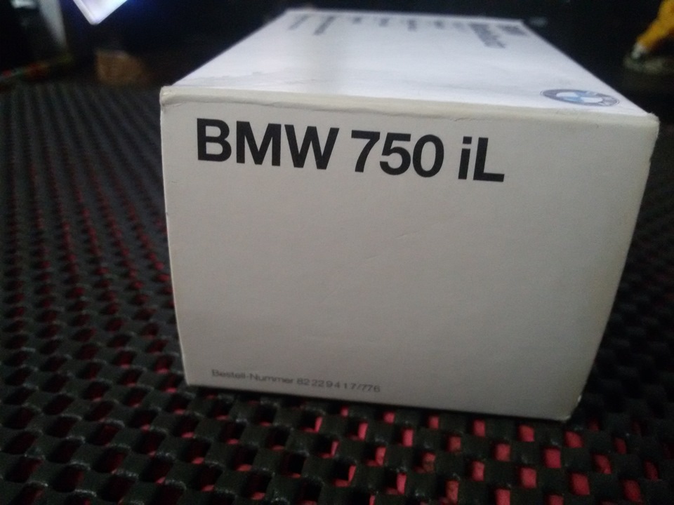 Колекційна масштабна модель BMW Е32 3