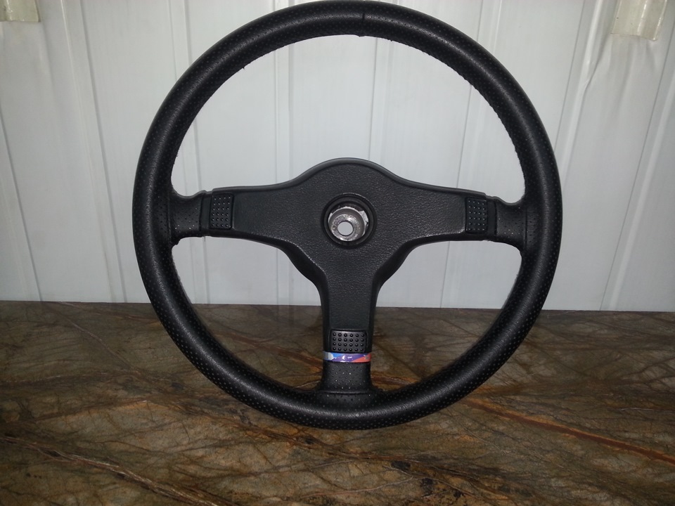 прикупив кермо BMW M Technic Sportlenkrad Ø 380mm 1